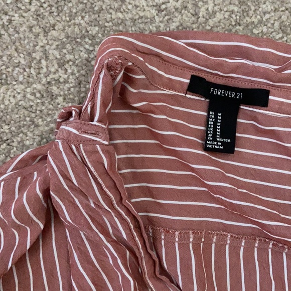 Cropped button down top - Picture 2 of 2